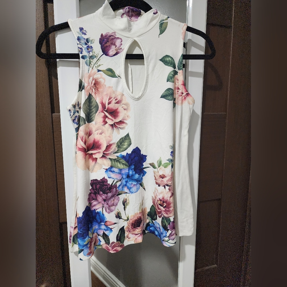 Gaze Floral Keyhole Top